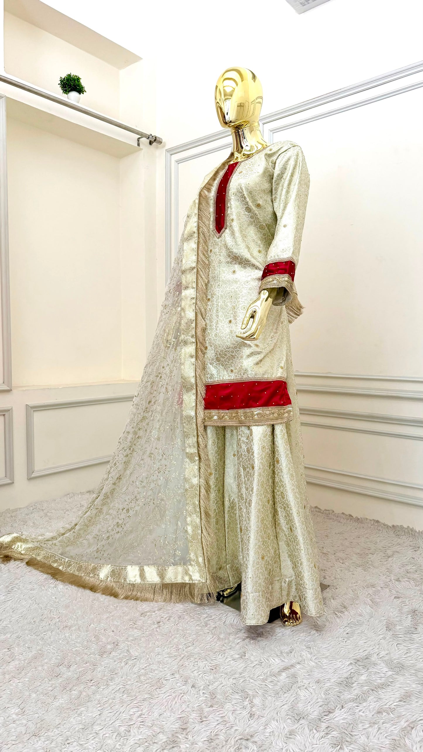 Off white kimkhab Lahenga