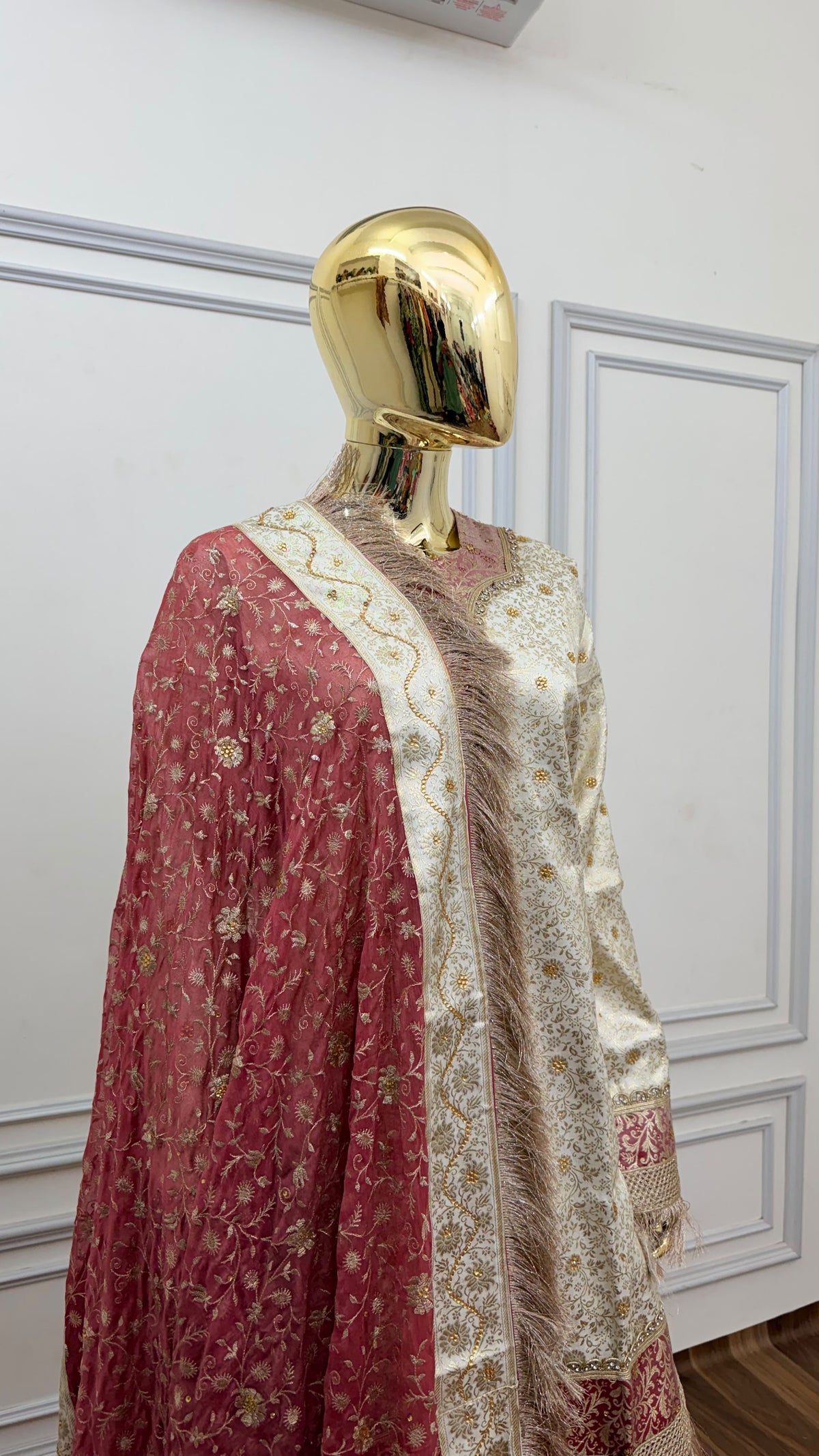 PEACH OF WHITE CONTRAST BANARASI GHARARA