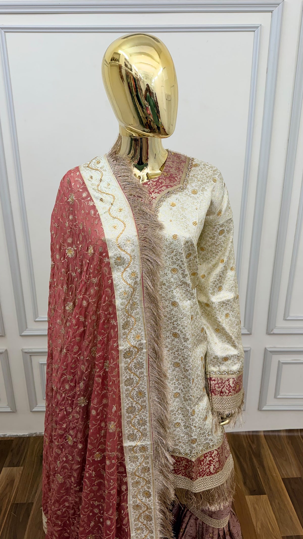 PEACH OF WHITE CONTRAST BANARASI GHARARA