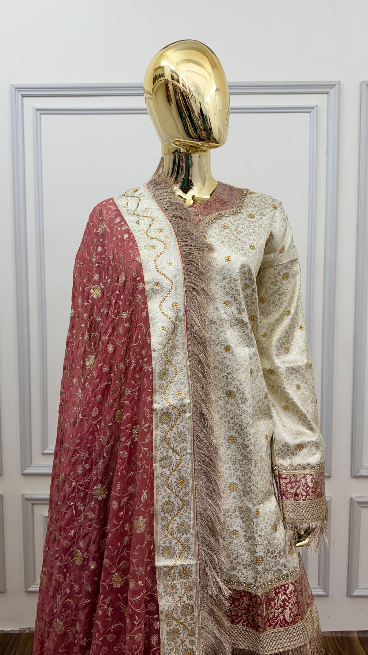 PEACH OF WHITE CONTRAST BANARASI GHARARA