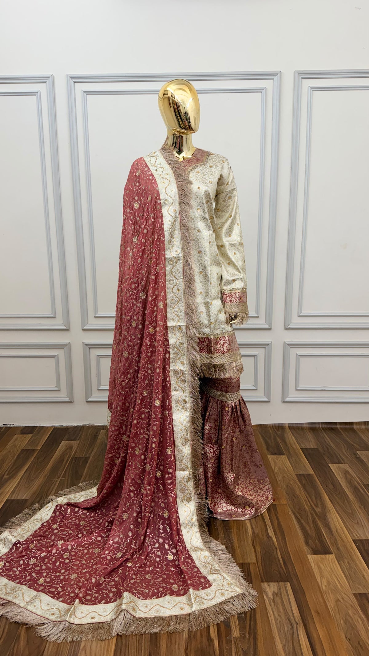 PEACH OF WHITE CONTRAST BANARASI GHARARA