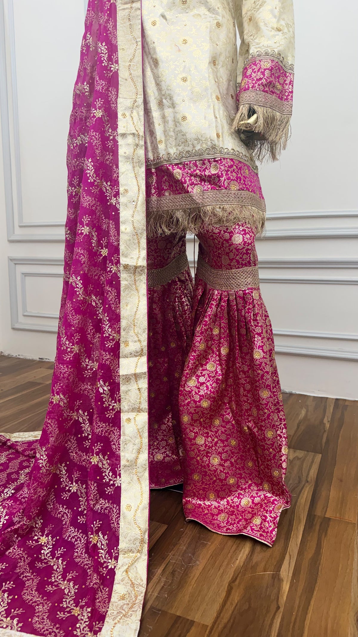 RANI PINK OF WHITE CONTRAST BANARASI GHARARA