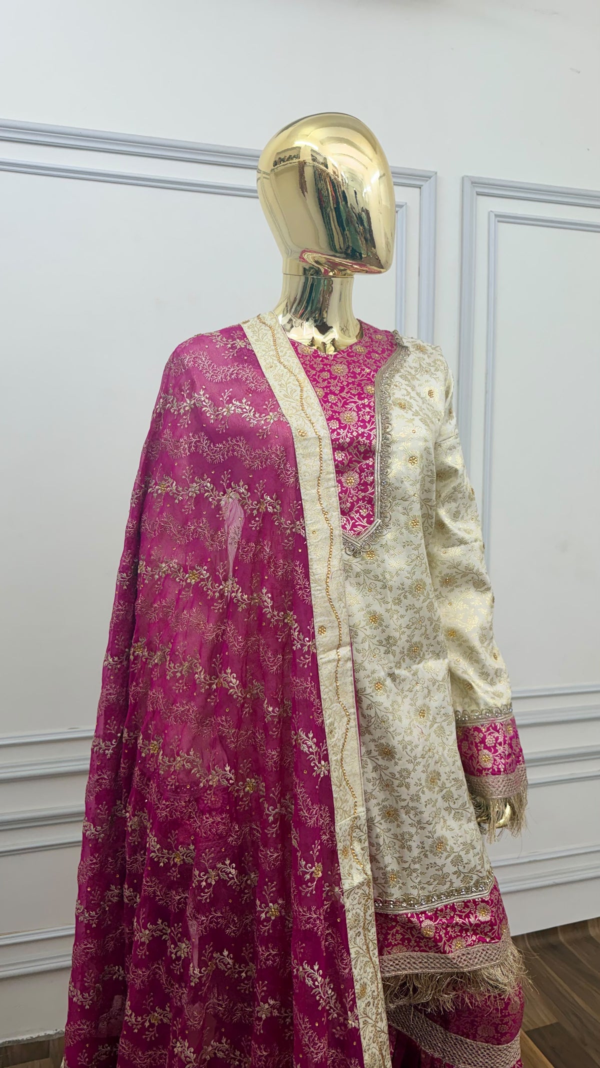 RANI PINK OF WHITE CONTRAST BANARASI GHARARA