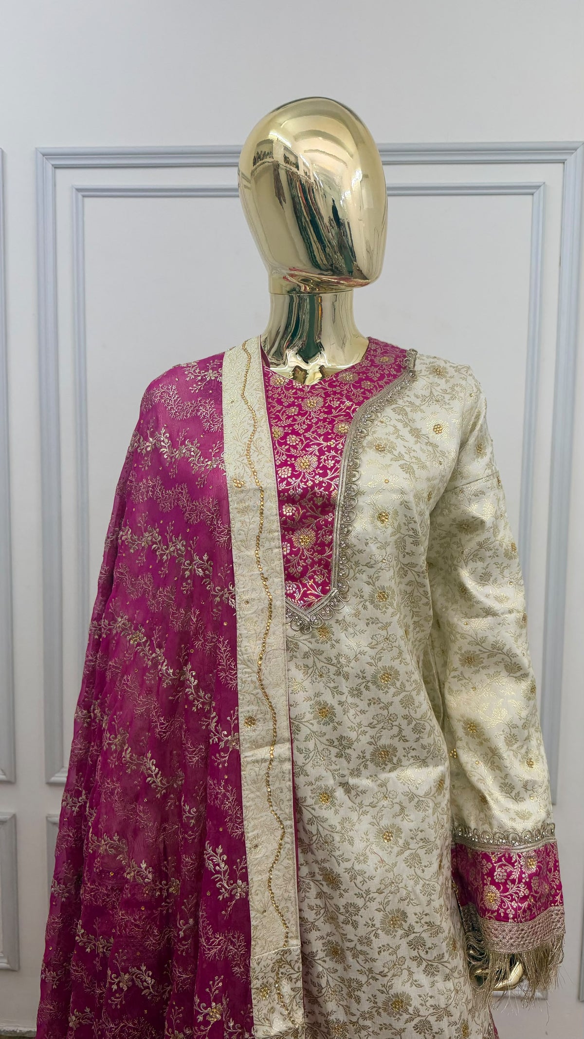 RANI PINK OF WHITE CONTRAST BANARASI GHARARA