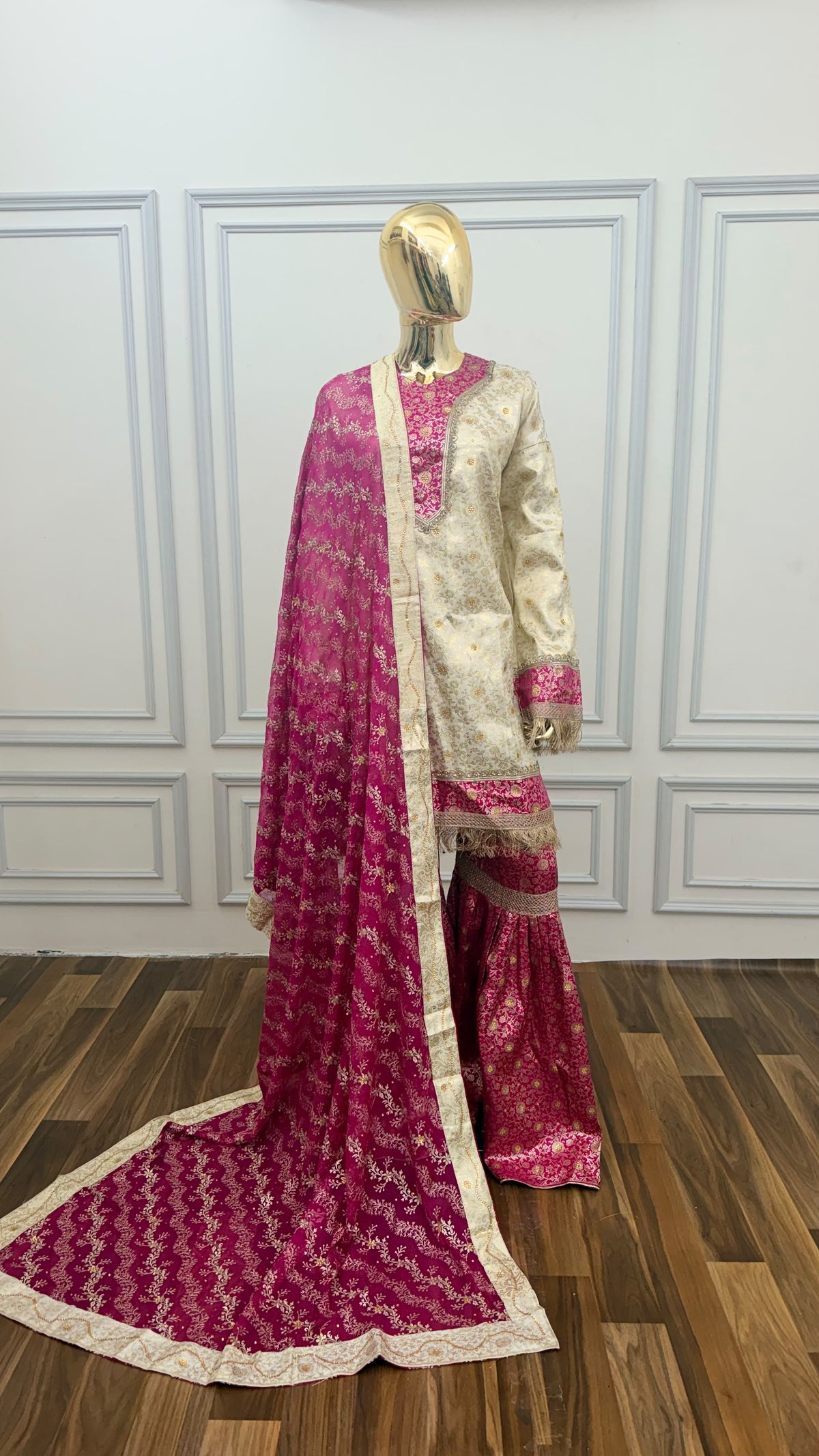 RANI PINK OF WHITE CONTRAST BANARASI GHARARA