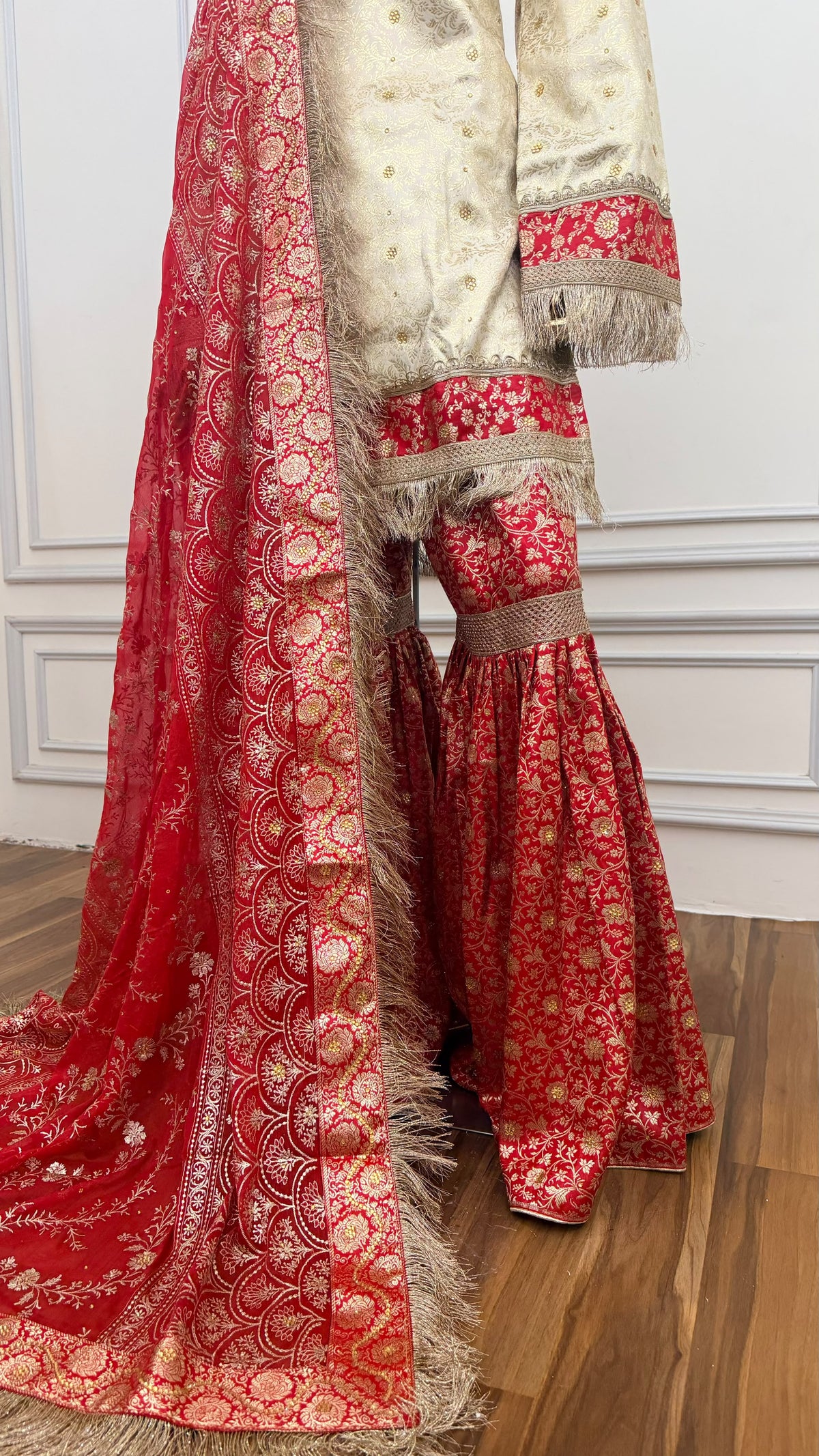 RED COLOR OF WHIT BANARASI KIMKHAB GHARARA WITH STONE WORK