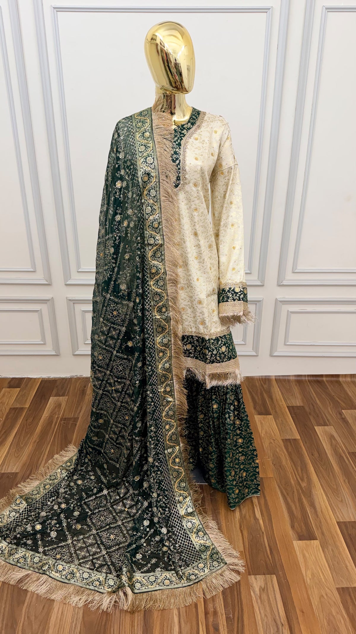 BOTTLE GREEN OF WHITE CONTRAST GHARARA