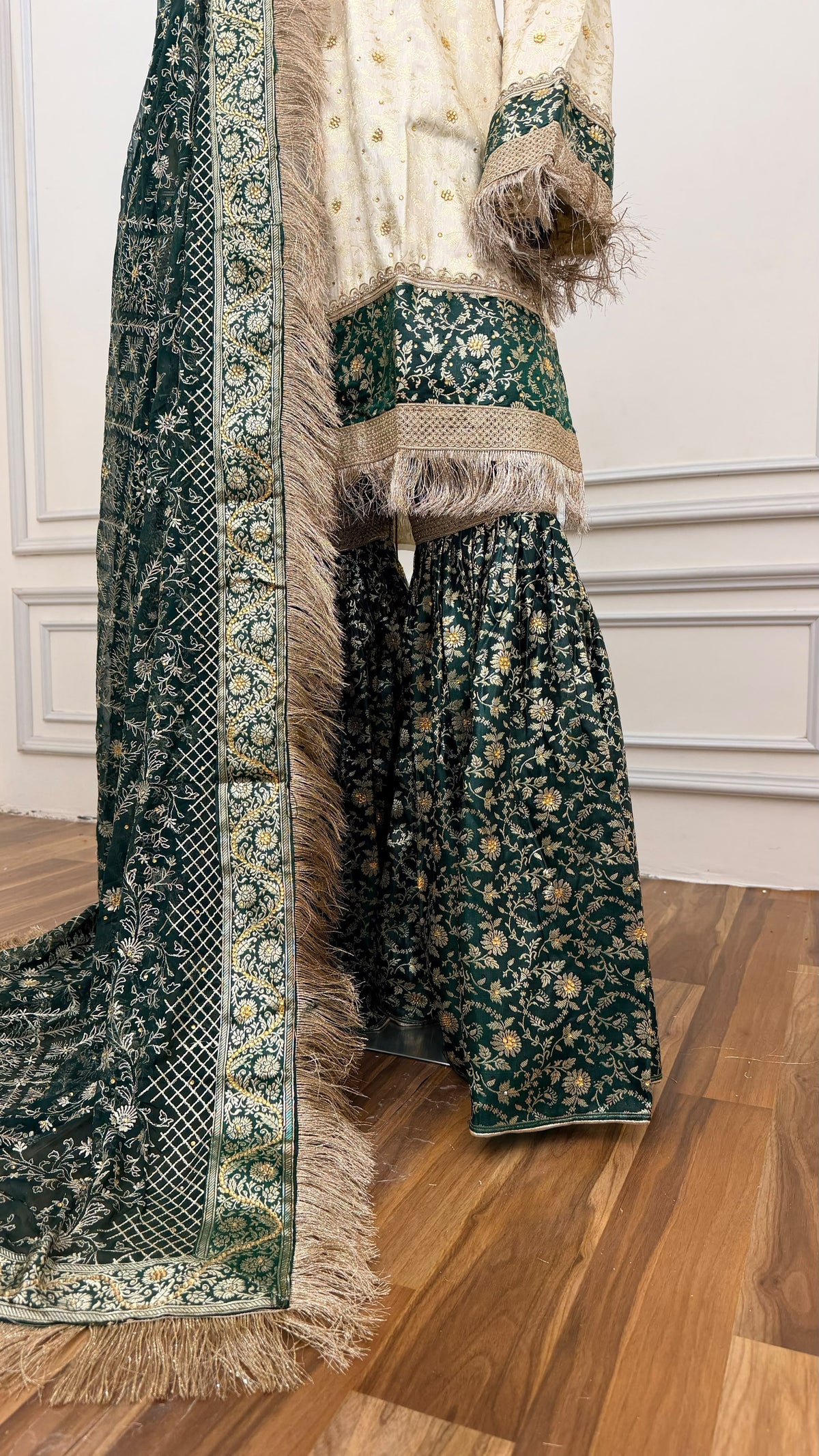 BOTTLE GREEN OF WHITE CONTRAST GHARARA