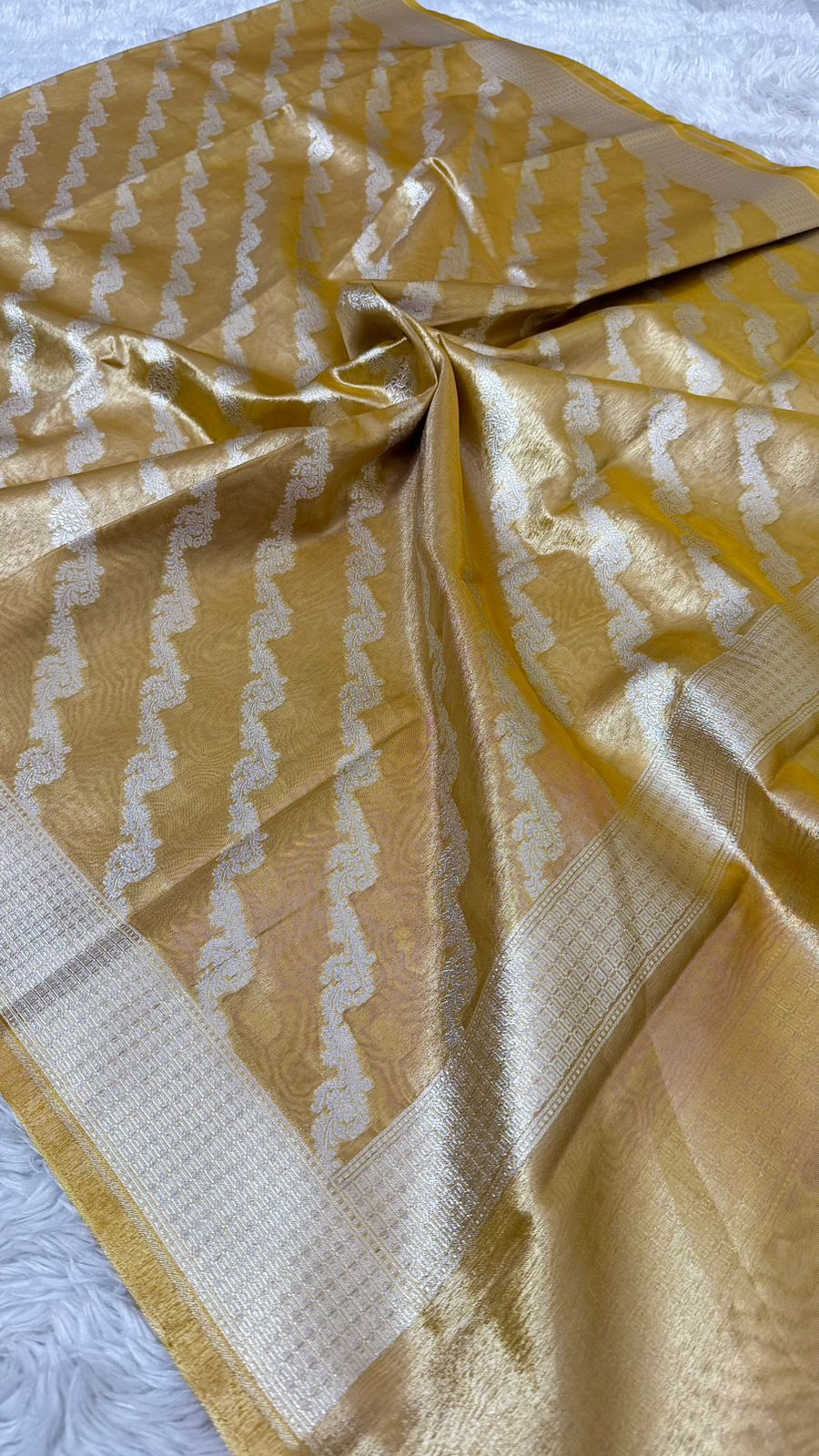 PASTLE GOLD TISSUE 3 PIECE SUIT