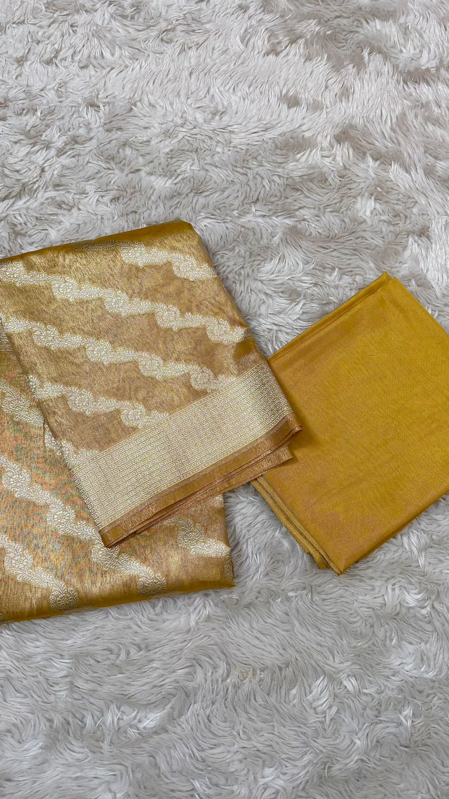 PASTLE GOLD TISSUE 3 PIECE SUIT