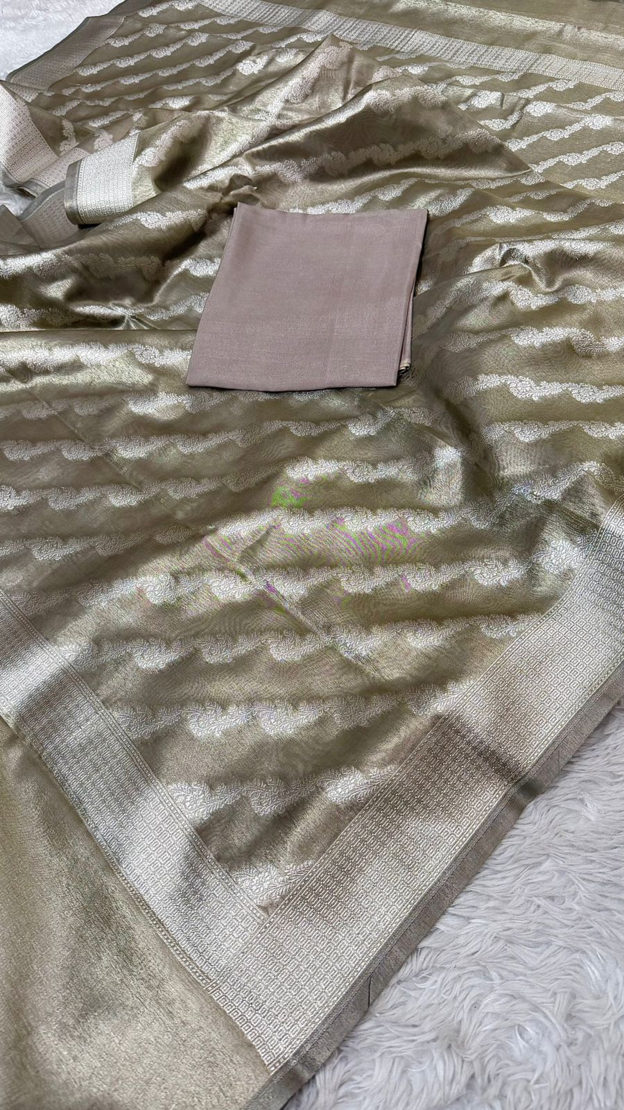 PASTLE GREY TISSUE 3 PIECE SUIT