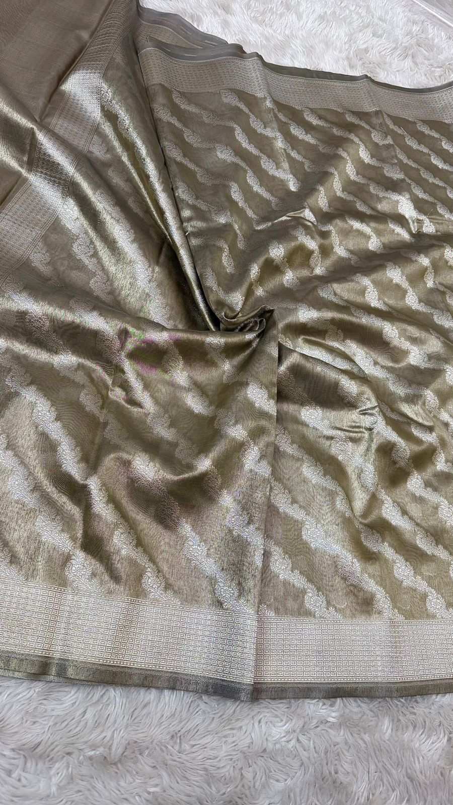 PASTLE GREY TISSUE 3 PIECE SUIT