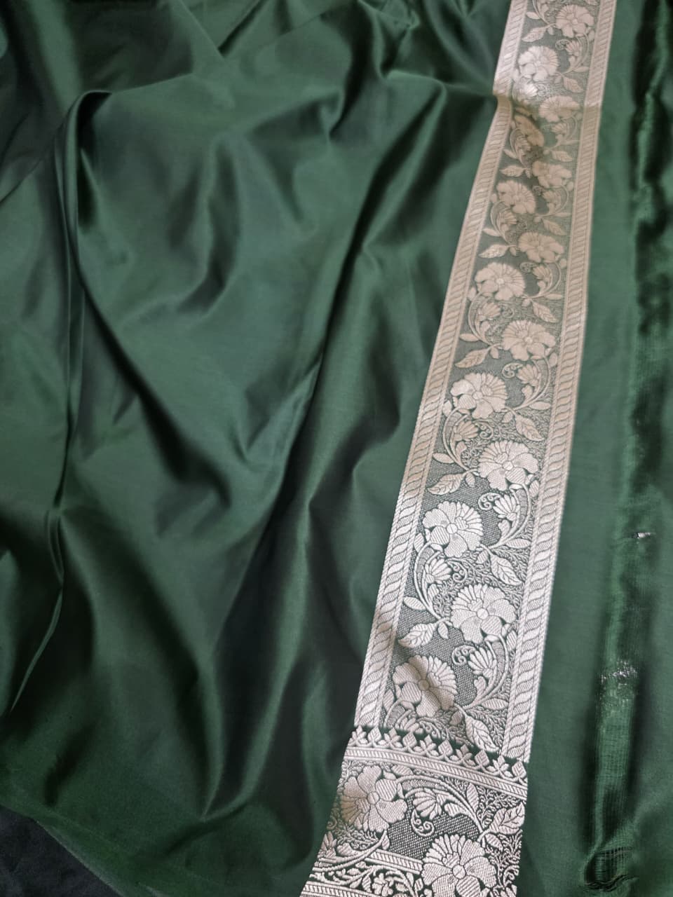 BOTTLE GREEN MASHRU SILK SAREE WITH FLORAL BOOTI PATTERN