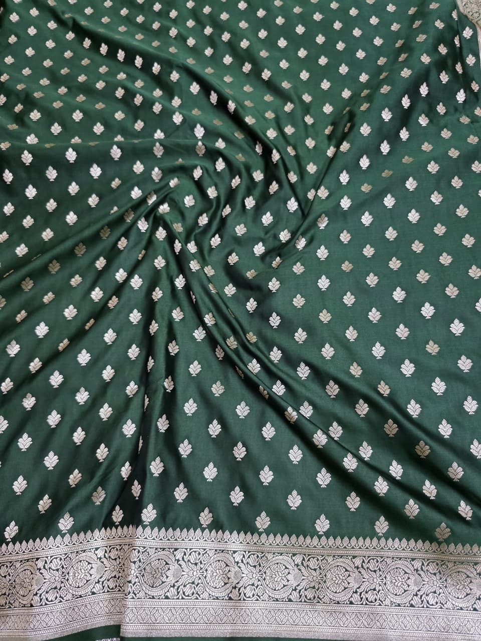 BOTTLE GREEN MASHRU SILK SAREE WITH FLORAL BOOTI PATTERN