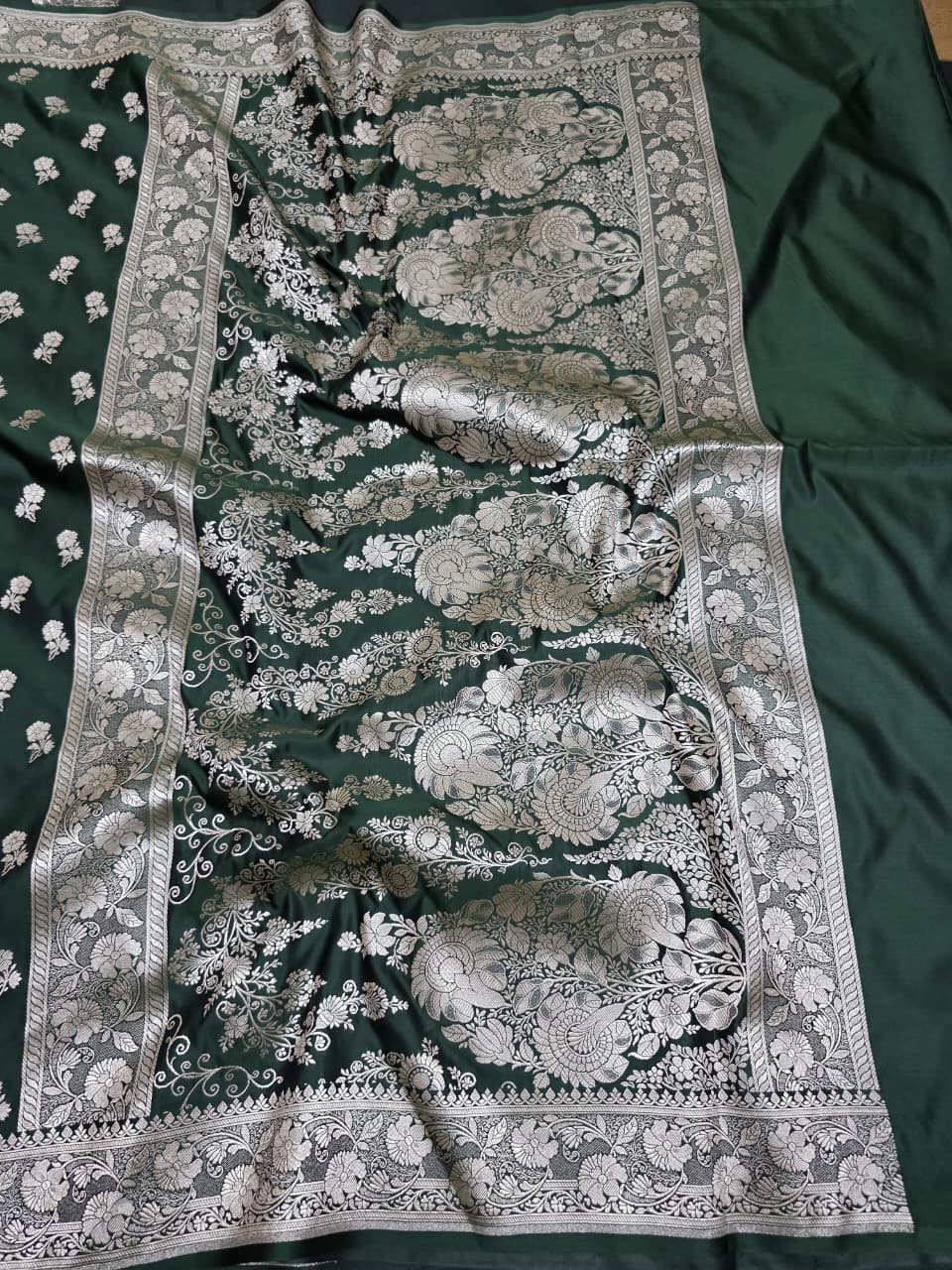 BOTTLE GREEN MASHRU SILK SAREE WITH FLORAL BOOTI PATTERN