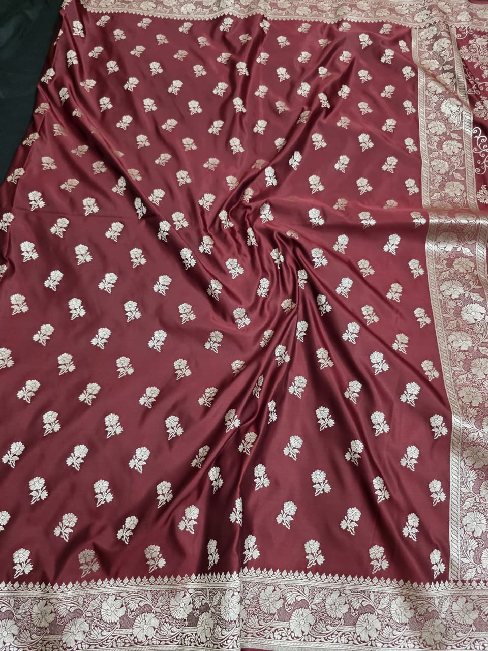 DARK MAROON MASHRU SILK SAREE WITH FLORAL BOOTI PATTERN