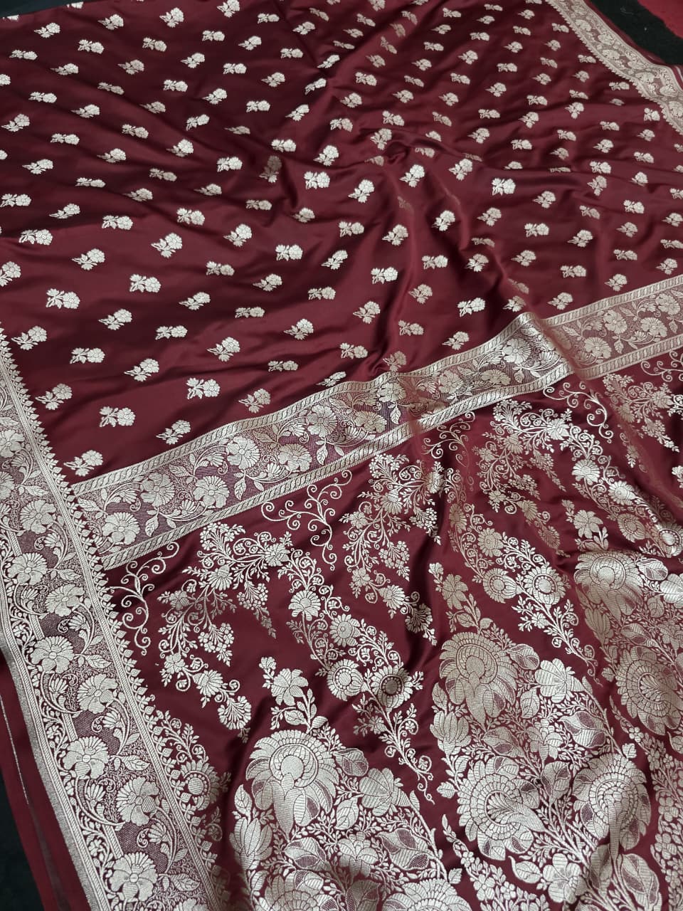 DARK MAROON MASHRU SILK SAREE WITH FLORAL BOOTI PATTERN