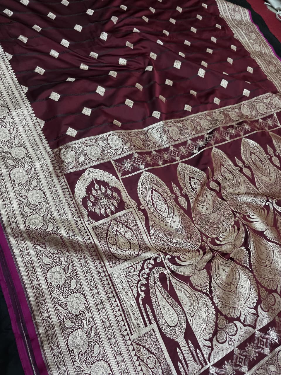 DARK MAROON SILK SAREE WITH BOOTI AND TANCHUI PATTERN