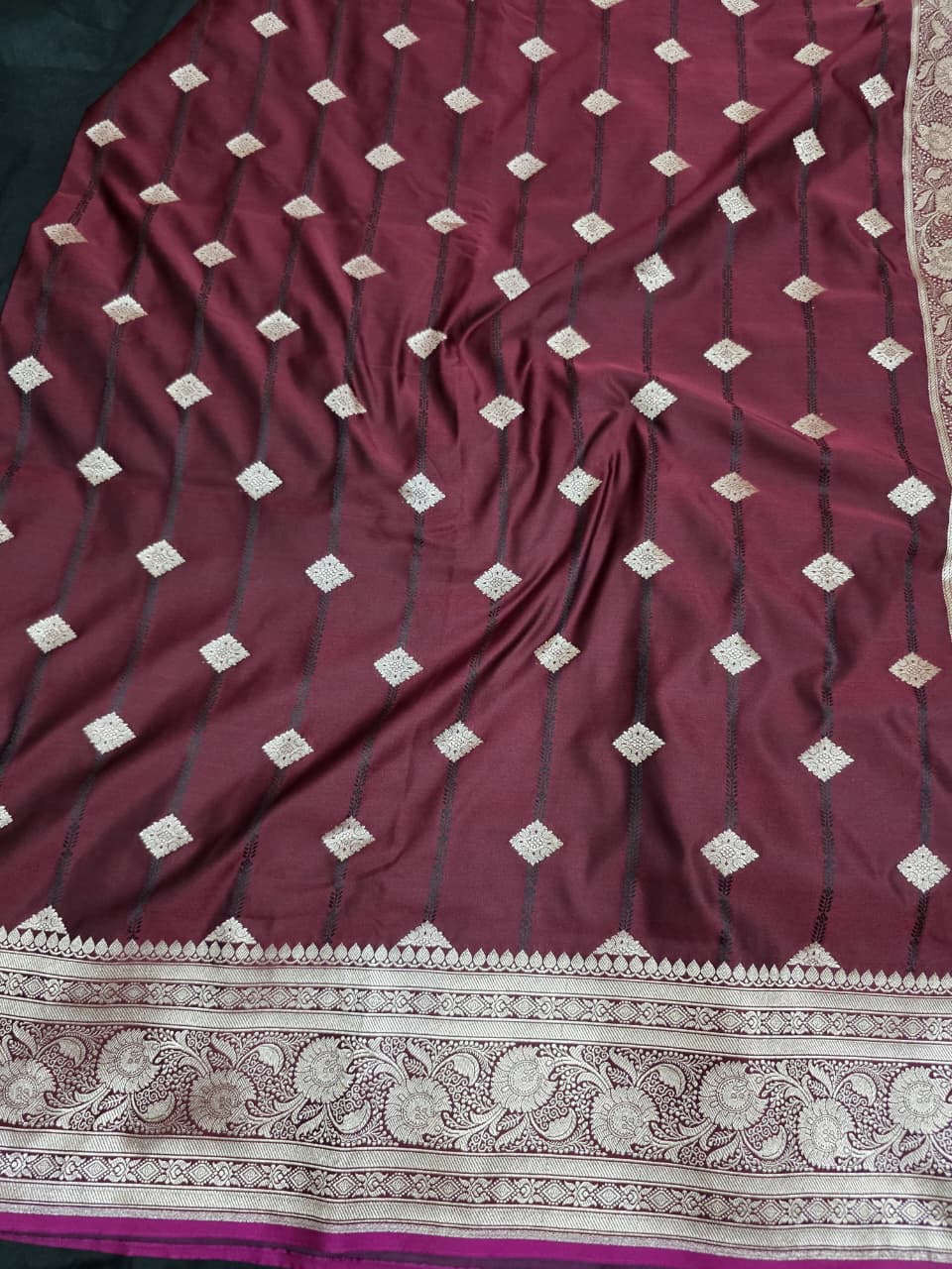 DARK MAROON SILK SAREE WITH BOOTI AND TANCHUI PATTERN