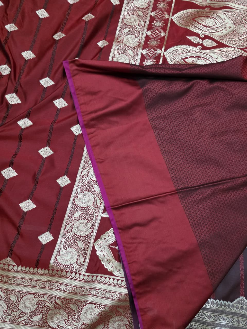 DARK MAROON SILK SAREE WITH BOOTI AND TANCHUI PATTERN