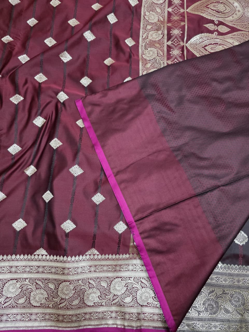 DARK MAROON SILK SAREE WITH BOOTI AND TANCHUI PATTERN