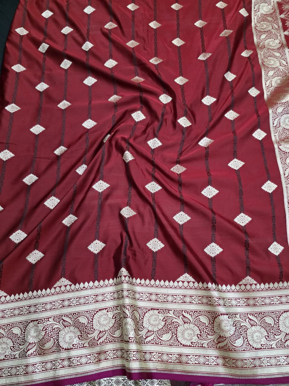 DARK MAROON SILK SAREE WITH BOOTI AND TANCHUI PATTERN