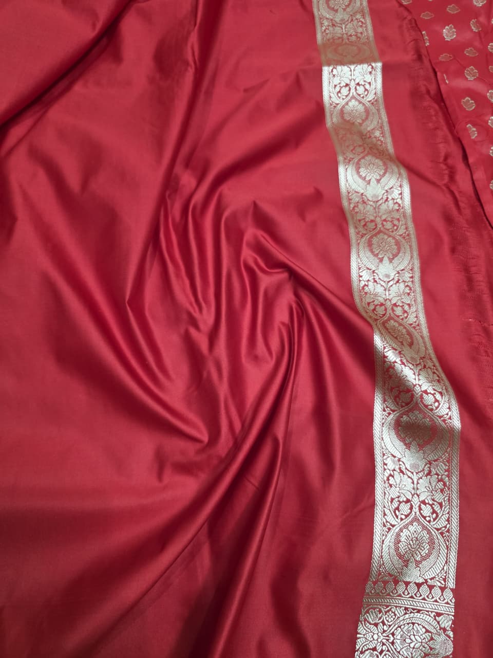 BLOOD MAROON MASHRU SILK SAREE WITH BOOTI MOTIF
