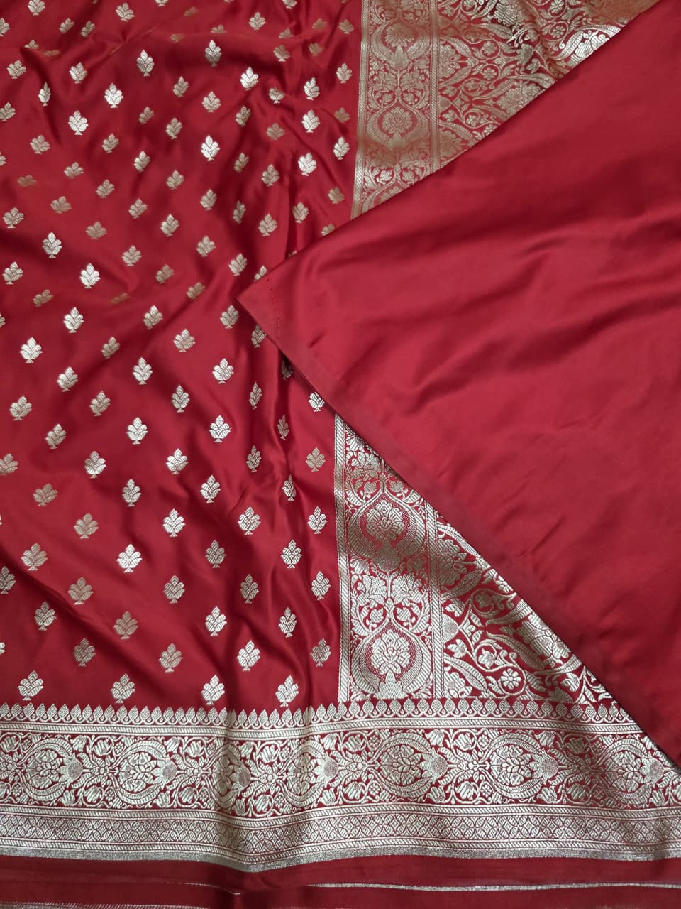 BLOOD MAROON MASHRU SILK SAREE WITH BOOTI MOTIF