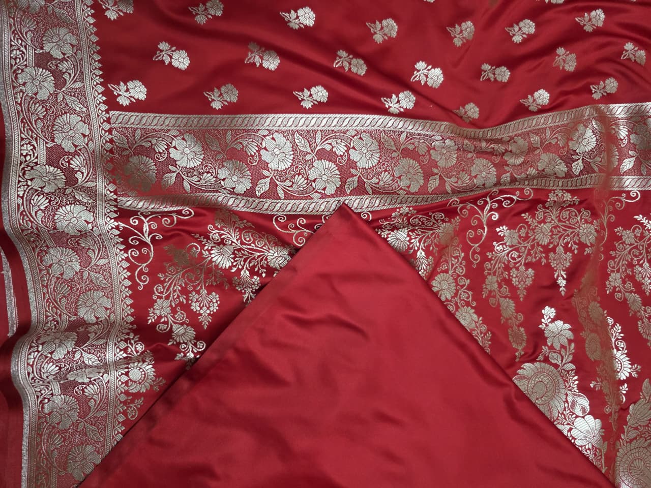 MAROON MASHRU SILK SAREE WITH FLORAL BOOTI PATTERN