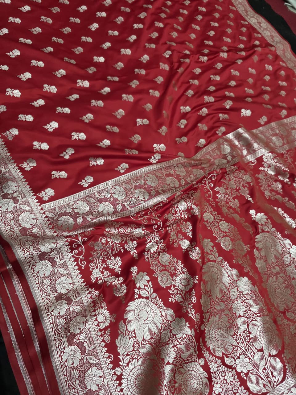 MAROON MASHRU SILK SAREE WITH FLORAL BOOTI PATTERN