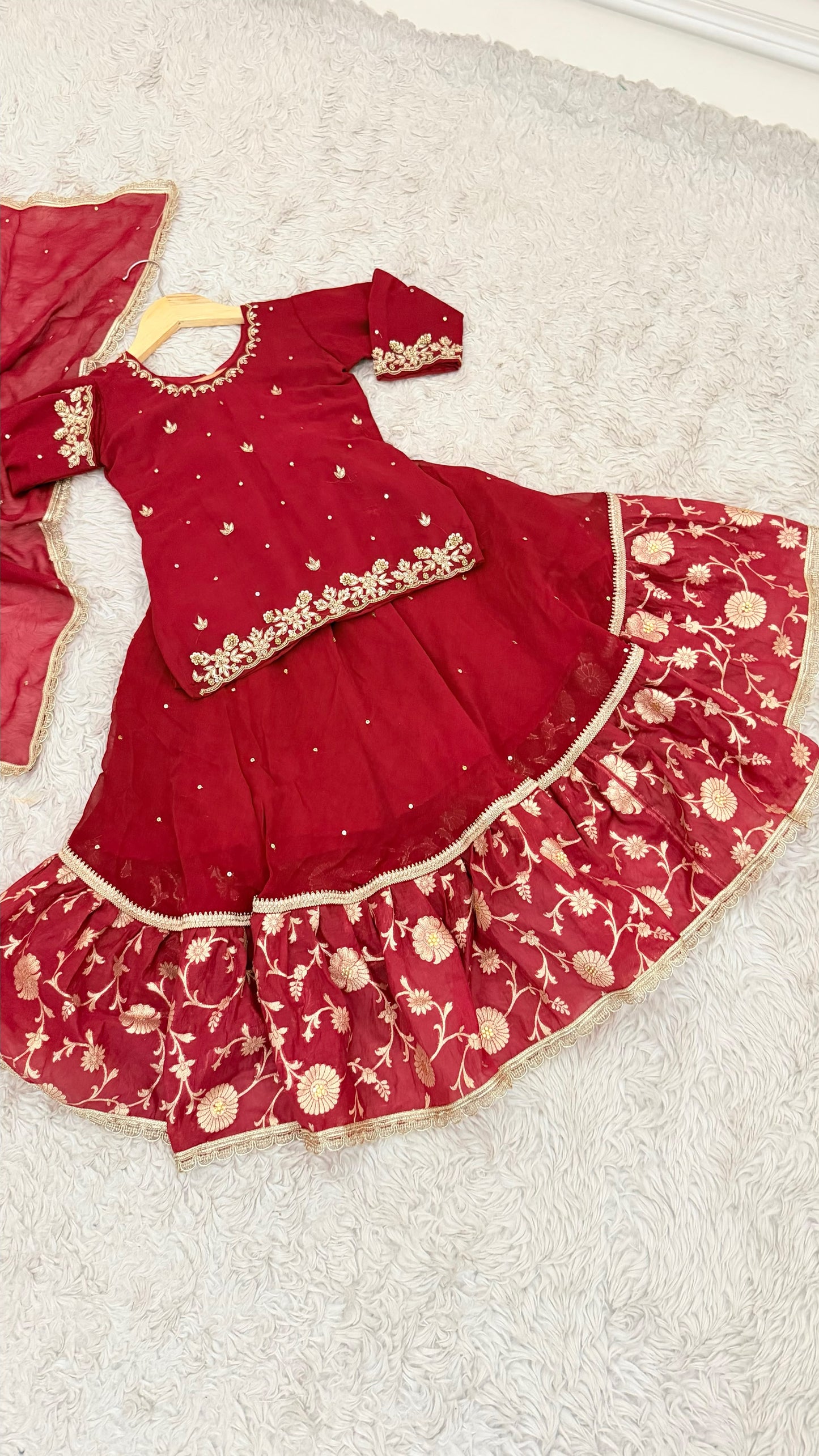 MAROON FARSHI OUTFIT
