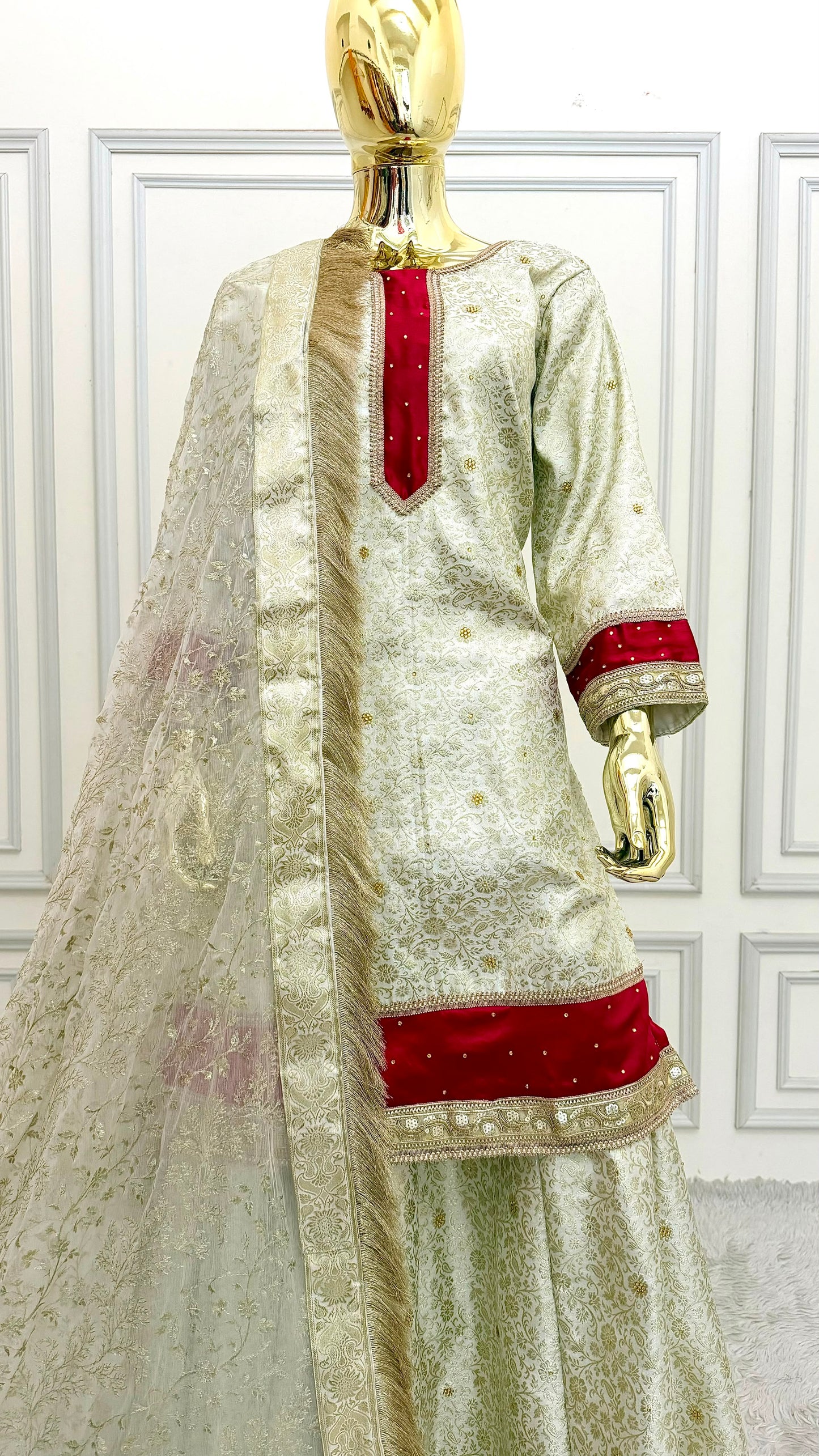 Off white kimkhab Lahenga