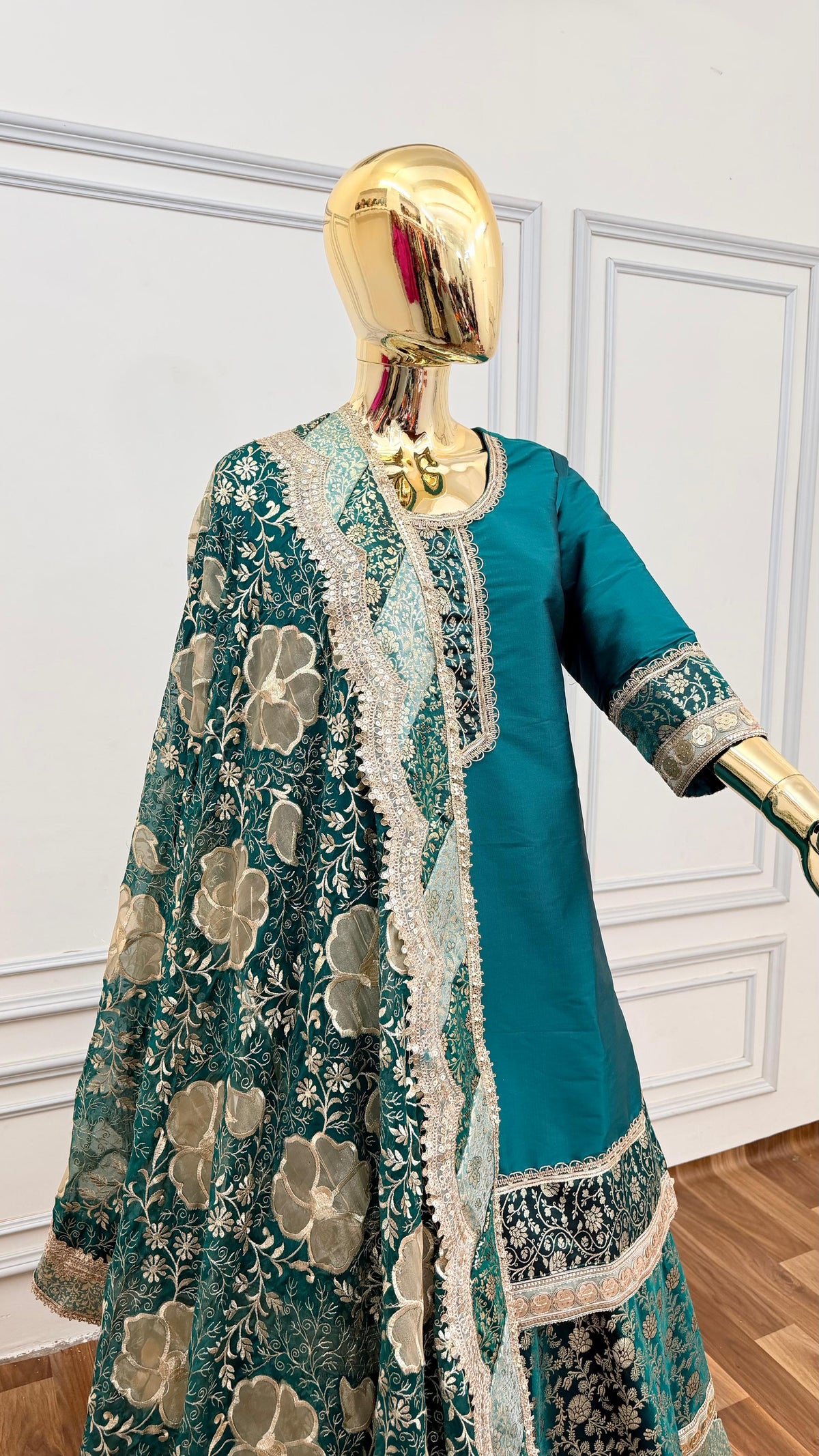 PASTLE GREEN  CHATAPTI FARSHI LAHENGA
