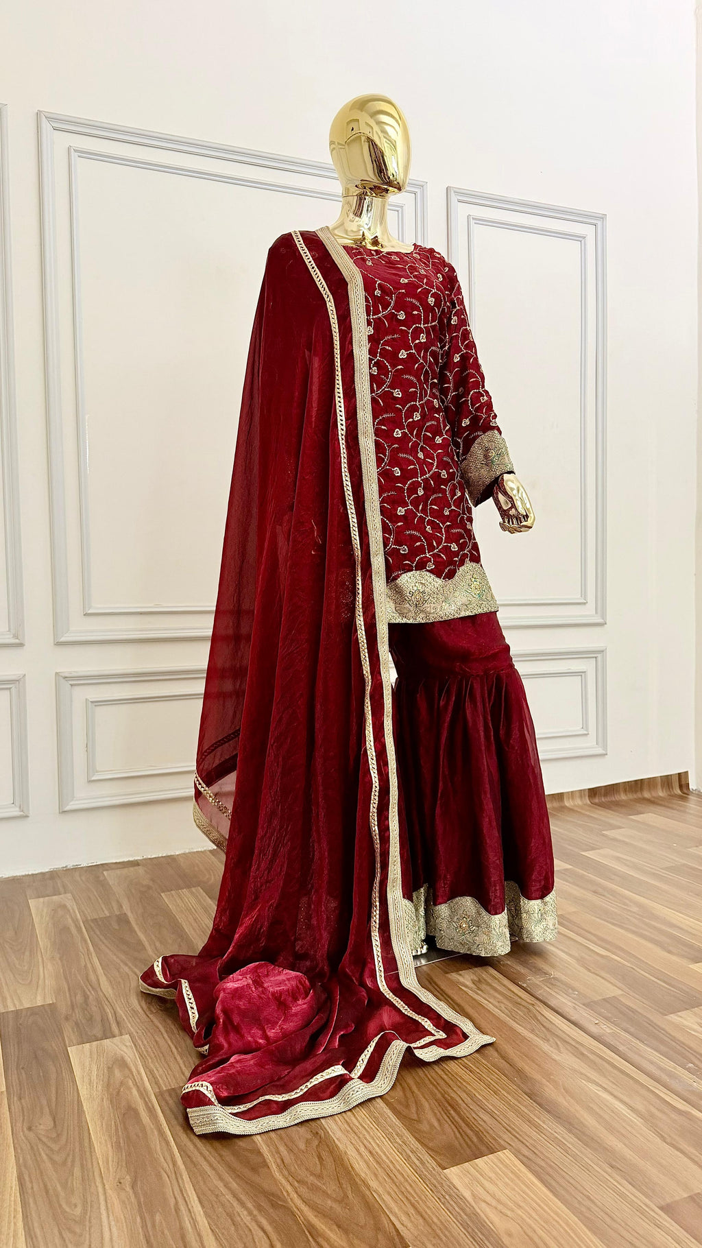 MAROON SHADE MINIMALISTIC GHARARA