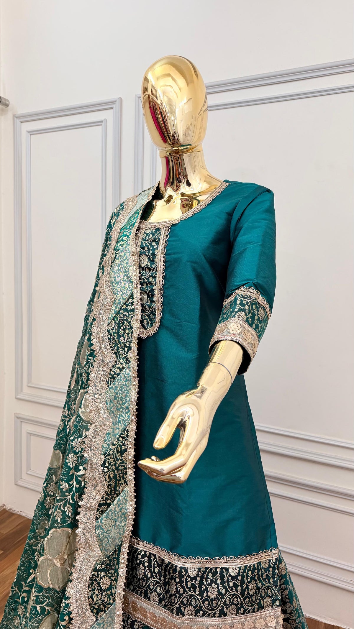 PASTLE GREEN  CHATAPTI FARSHI LAHENGA