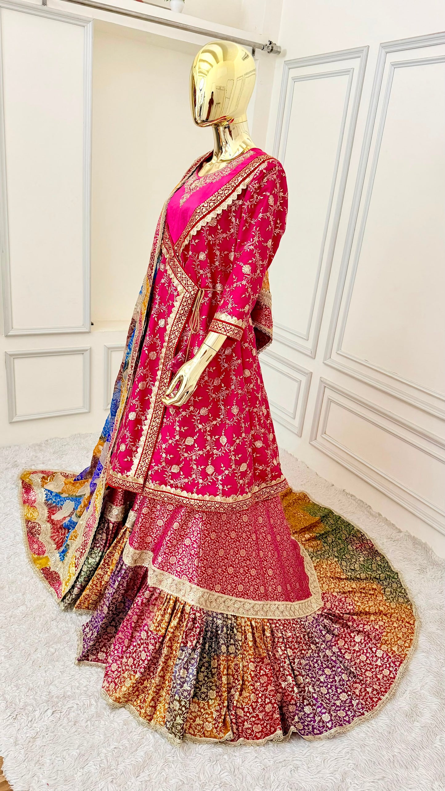 ANGRAKHA BASED FARSHI OUTFIT