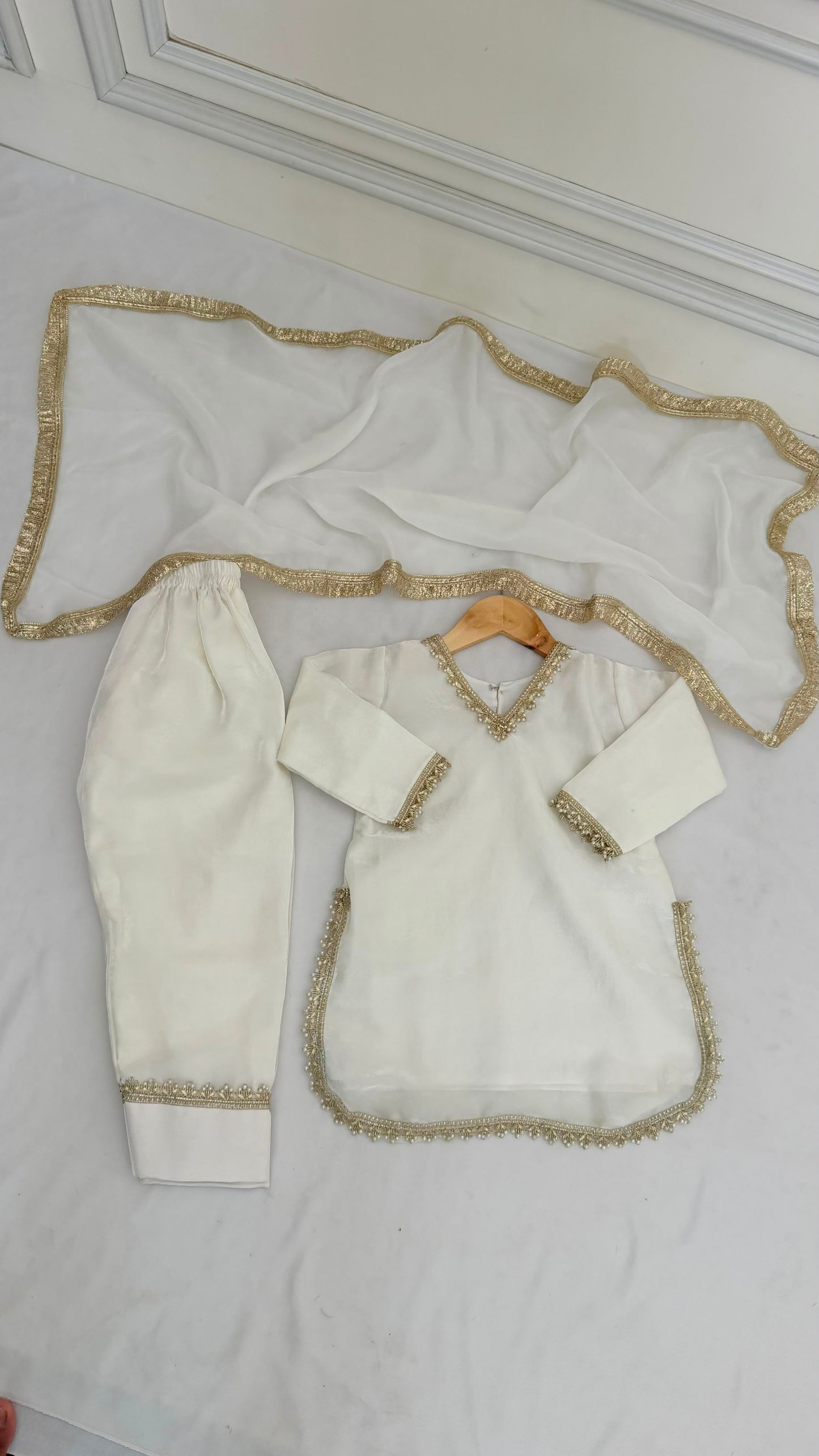 WHITE COLOR KIDS SALWAR SUIT