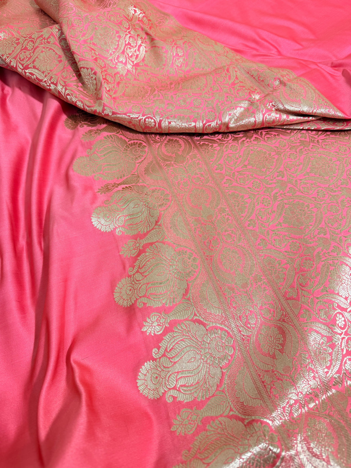 FLUORESCENT PINK COLOR UNADORN SAREE