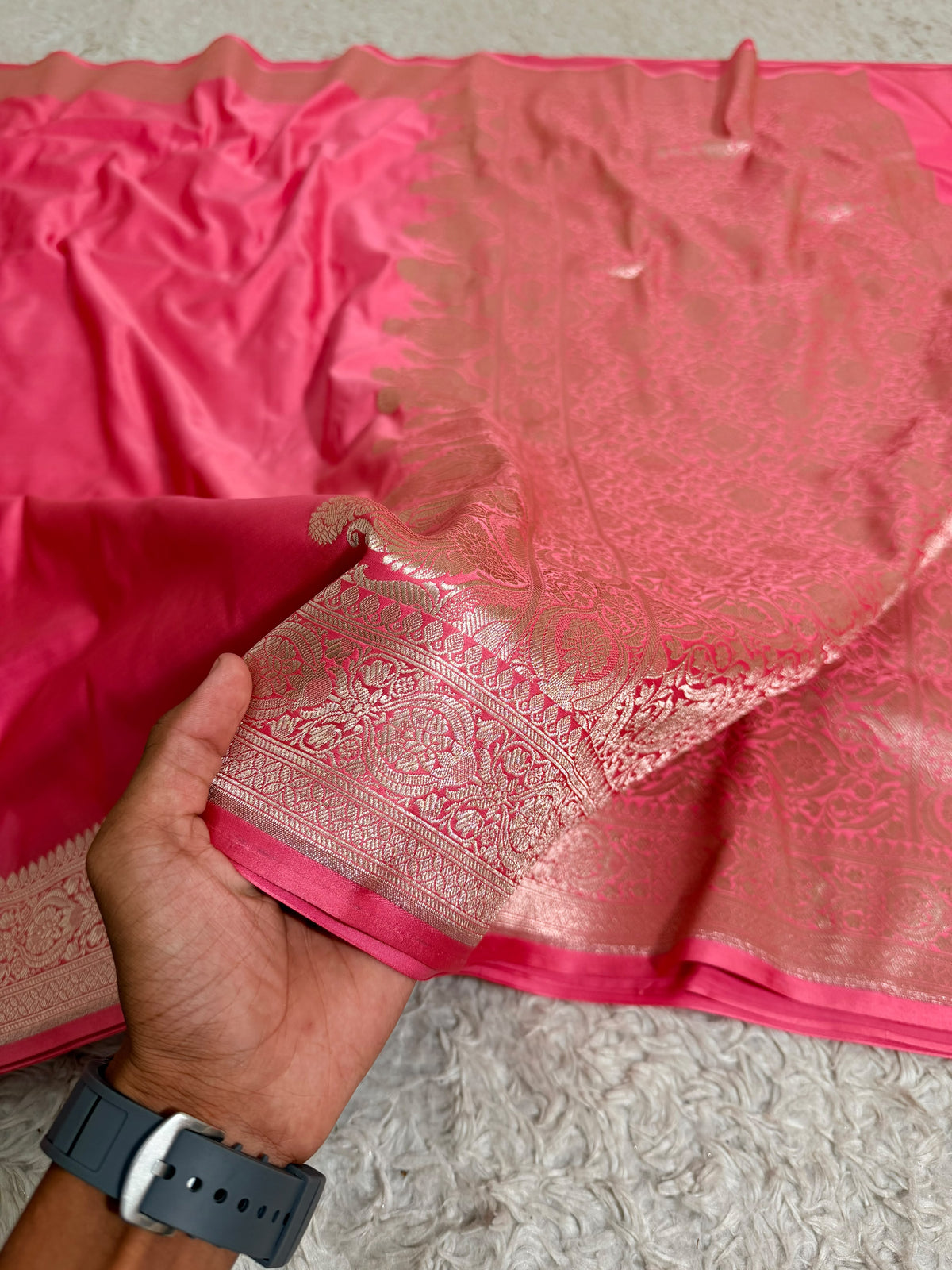 FLUORESCENT PINK COLOR UNADORN SAREE