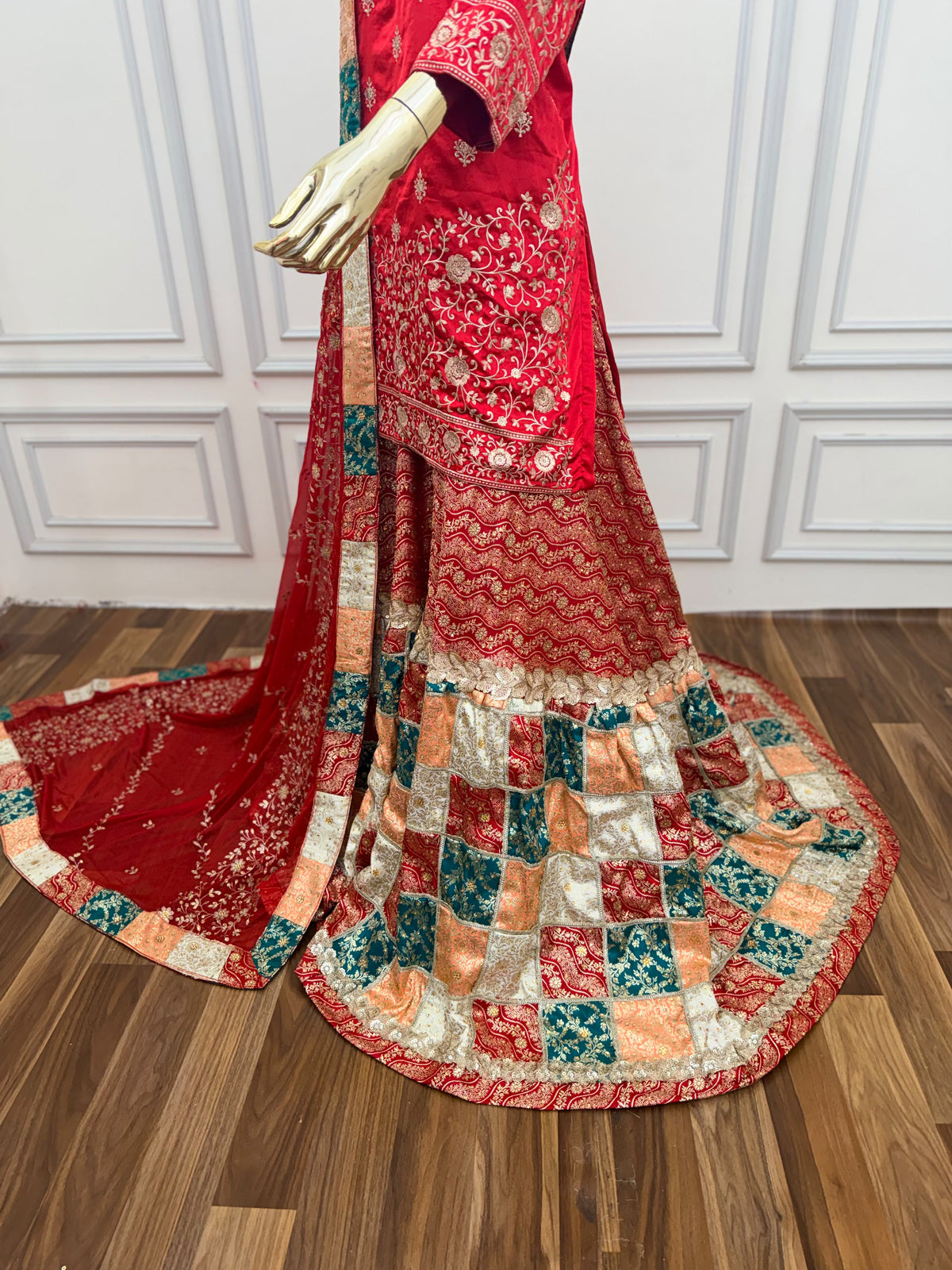 BRIDAL RED CHATAPATI FARSHI