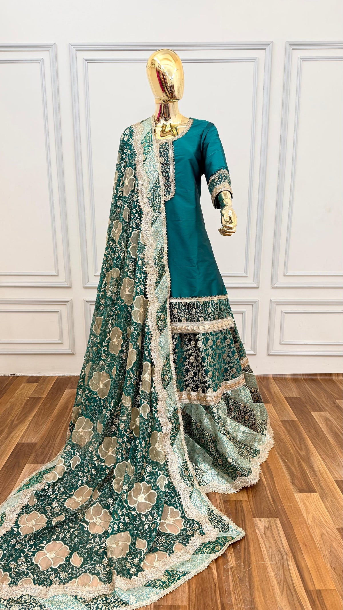 PASTLE GREEN  CHATAPTI FARSHI LAHENGA